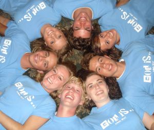 Cei mai buni prieteni, cei mai aprigi dusmani la scoala -prieteniile, popularitatea, cruzimea sociala