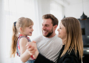 Cum sa fii un parinte care judeca mai putin