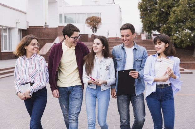 violenta fata de fete se invata