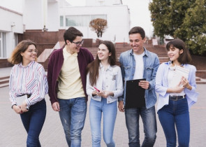 Cum invata adolescentii violenta fata de fete