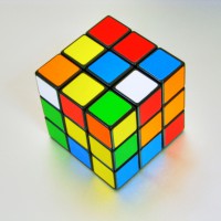 Povestea pustiului din Romania care rezolva cubul Rubik in cateva secunde