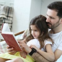 Cum il inveti pe copil despre increderea in sine – Povestea „Liliacul se joaca cu mingea”