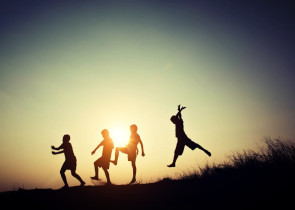 Copilaria, intre a supravietui si a evolua