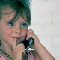 De ce suna copiii romani la Telefonul Copiilor? In primele 6 luni ale anului 2014 au fost 56.315 apeluri