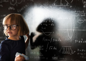 Pe fondul discriminarii si al stereotipurilor de gen, fetele din intreaga lume raman in urma baietilor la matematica - UNICEF