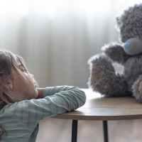 De ce nu e nevoie si nici benefic sa il protejezi pe copil de propriile emotii