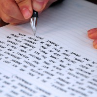 Cum ii ajuta scrierea creativa pe cei mici