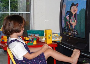 copilul la televizor